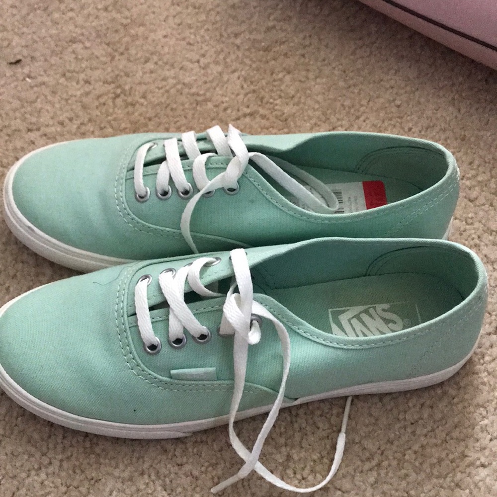 Shoes - Picture 3 of 4